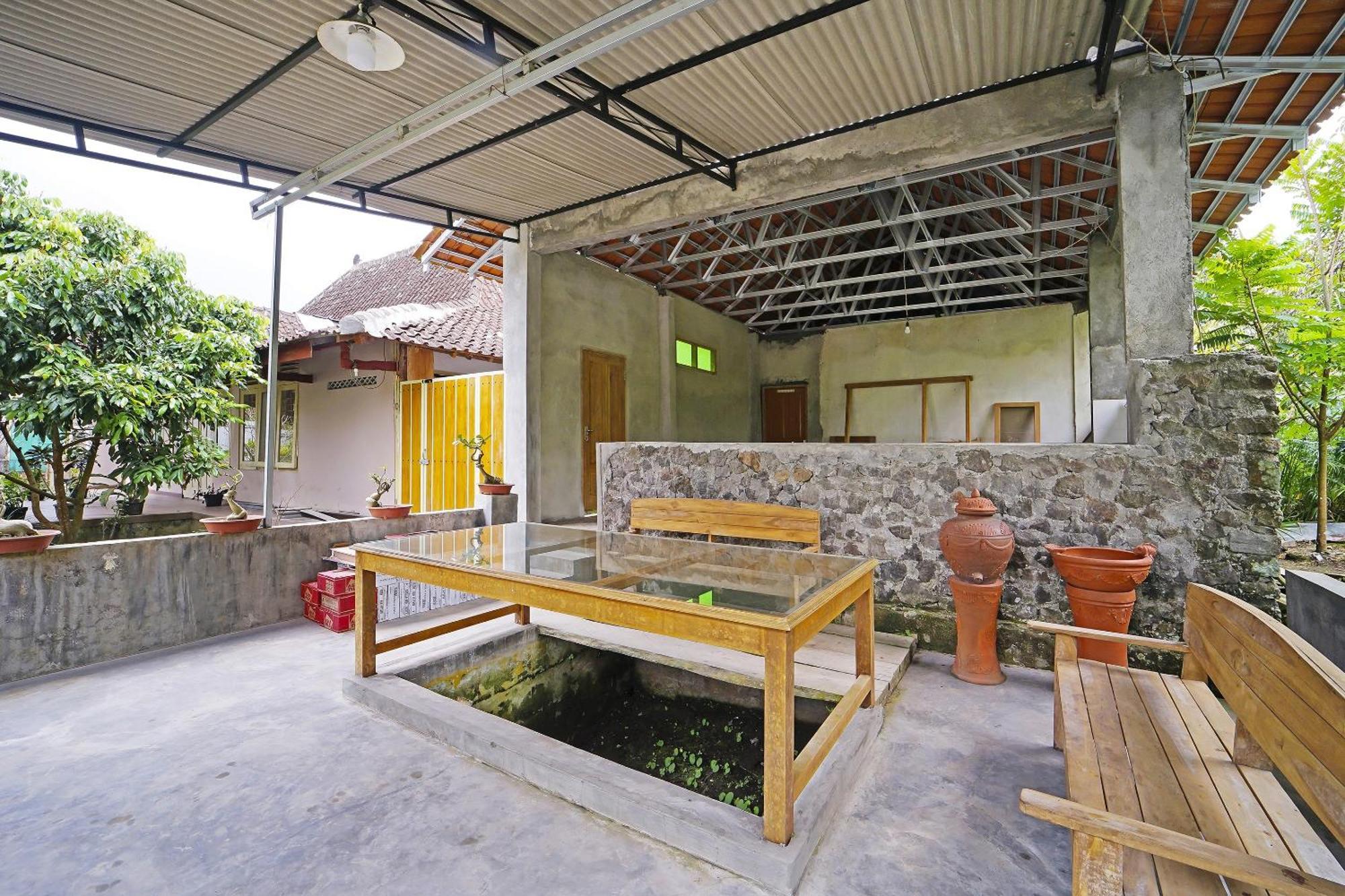 Spot On 91085 Griya Estu Wening Hotel Sleman  Exterior foto